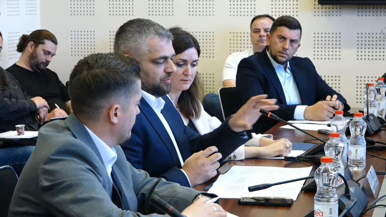 Hoti: Gabimet në ekspozitë prekin familjen time, narrativat për mbrojtje janë banale