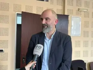 Afati kushtetues po afrohet, Abrashi: LVV s’i ka votat për presidentin, opozita po e mban peng procesin