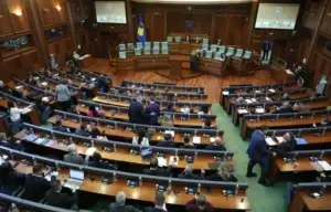 Miratohet rezoluta për të vërtetën e luftës