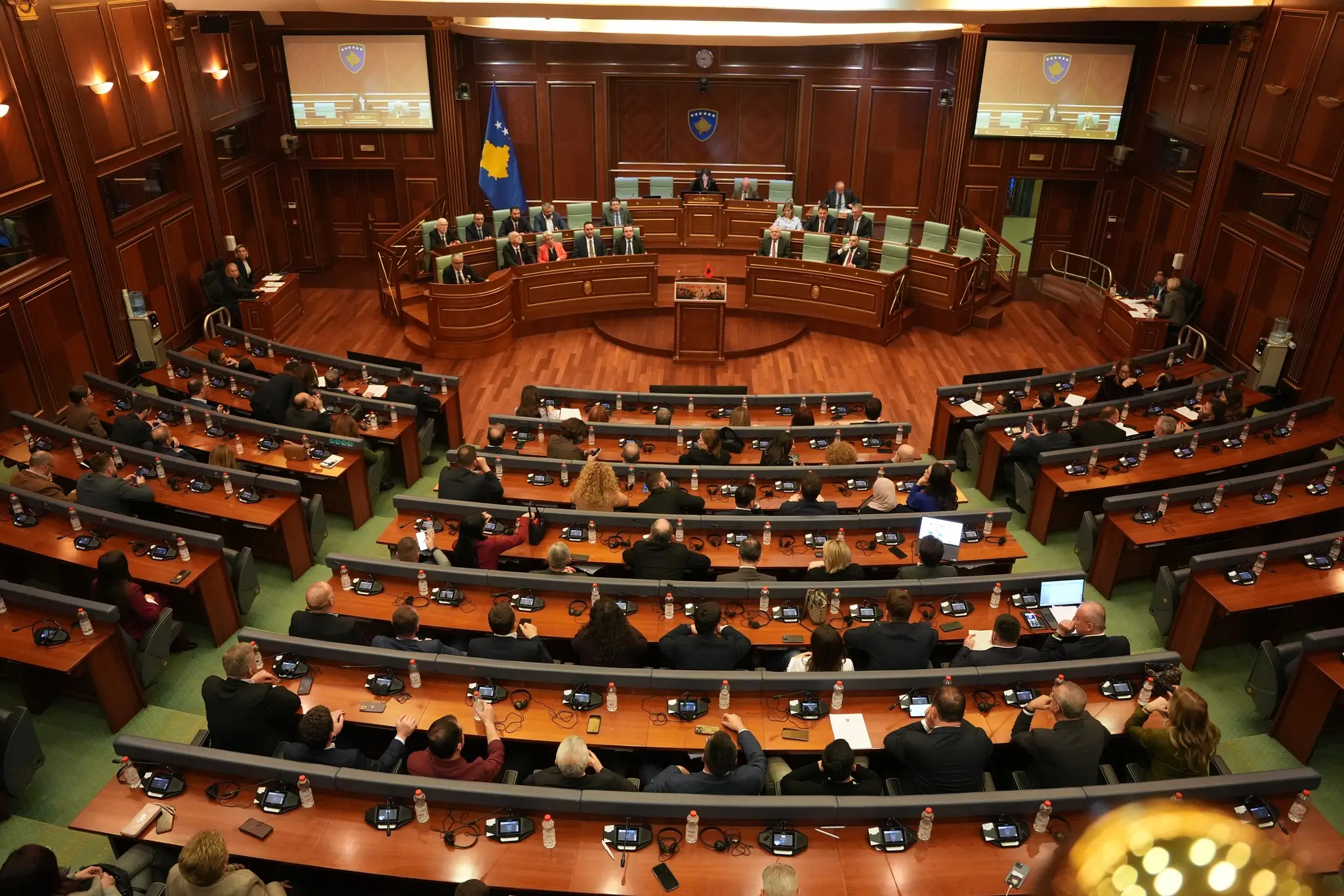 Miratohet propozimi i LDK-së, rezoluta për çmimet e naftës zhvendoset si pikë e gjashtë e rendit të ditës