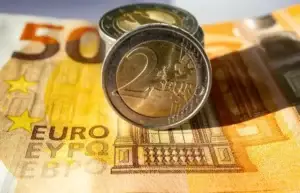 BQK identifikon gati një mijë monedha 2-euroshe që dyshohet se janë të falsifikuara, policia nis hetimet