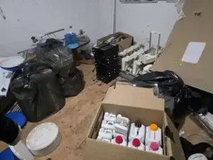 Zbulohet laborator droge në një shtëpi në Prizren, arrestohen dy persona