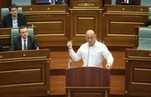 Haradinaj: Kurti shpenzon më së shumti para duke i ushqyer ‘zagarët’ që fyejnë shqiptarët
