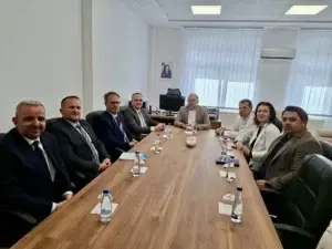 Spitali i Prizrenit priti udhëheqësit e KBI-së, diskutuan forcimin e bashkëpunimit për përmirësimin e shërbimeve ndaj qytetarëve