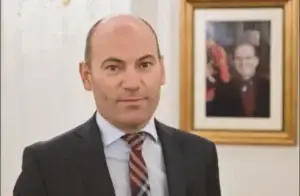 Haxhiu liron nga detyra shefin e misionit në Vatikan, Vehbi Miftari