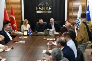 Ministrja Kusari-Lila dhe kandidatët për deputet nga Vetëvendosjes në Prizren vizitojnë Shoqatën ESNAF
