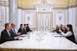 Kurti diskutoi mundësitë për thellimin e marrëdhënieve me kryeministrin e Armenisë