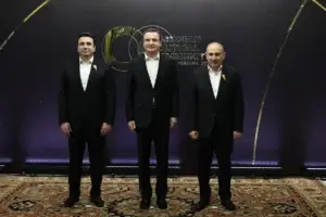 Kurti mori pjesë në darkën zyrtare të shtruar nga presidenti i Armenisë, bashkëbisedoi me liderë evropianë