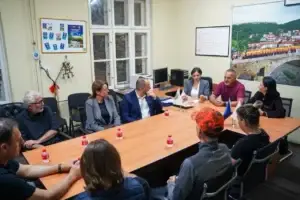 Pacolli, Arapi – Krasniqi dhe Haskuka takuan anëtarët e ShB “Sharri”, diskutuan projektet e mundshme për zhvillimin e turizmit malor