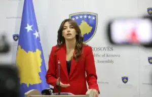 Haxhiu për pagat kalimtare të deputetëve: Nuk është e drejtë, por parashihet me ligj