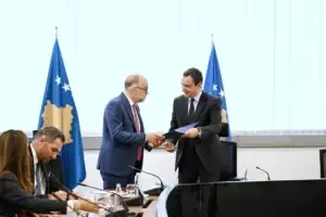 Kurti priti në takim Ekipin e Kombeve të Bashkuara në Kosovë, dorëzoi dokumentin e miratimit të Planit Strategjik të UNKT 2026–2030