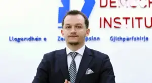 Cakolli kritikon ndarjen e 2 milionë eurove për linjat ajrore të mërgatës: Qershia mbi tortë në keqpërdorimin e resurseve publike për qëllime puro elektorale