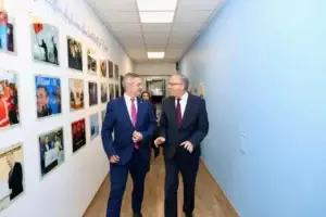 Hamza pret ambasadorin britanik, diskutojnë për zgjedhjet e 7 qershorit
