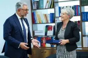 Gërvalla në takim me shefin e EULEX-it: Nuk ka rrugë tjetër përveç jetësimit të Byrosë