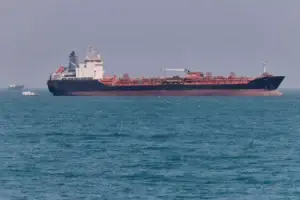 SHBA-ja dhe Irani kryejnë sulme të reja ndërsa luftojnë për kontrollin e Gjirit Persik