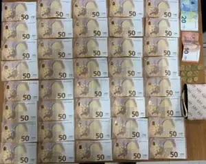 Qytetarja në Ferizaj gjen një portofol me mbi 2 mijë euro, i dorëzon në Polici