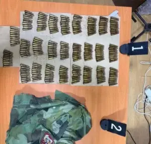 Konfiskohet një uniformë e ushtrisë serbe dhe 293 fishekë në një shtëpi në Zubin Potok