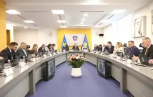 Qeveria në detyrë rrit shtesat për lehonat, ndan nga 100 euro për pensionistë, fëmijë, sektorin privat e studentë