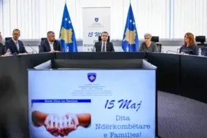 Kurti në Ditën Ndërkombëtare të Familjes: Politika për të, përshkrimi për qeverisjen tonë