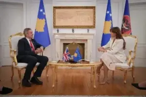 Haxhiu takon ambasadorin britanik, diskutojnë për zgjedhjet e parakohshme
