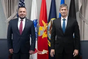 Maqedonci u prit në Departamentin e Luftës së SHBA-së: Partneriteti me SHBA-në mbetet themel i sigurisë së Kosovës