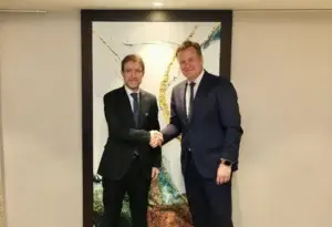 Ministri i Jashtëm i Shqipërisë takon Sorensen: Dialogu mbetet e vetmja rrugë për normalizimin e marrëdhënieve Kosovë-Serbi