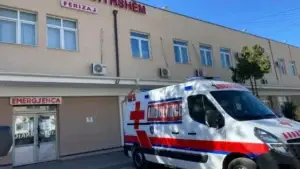 Tragjedi në Ferizaj: Foshnja lind në tualetin e emergjencës, nuk arrin të mbijetojë – e dyshuar nëna