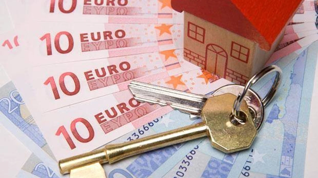 AKK akuzon Ministrinë e Financave për mosfunksionimin e sistemit të tatimit në pronë: Komunat po humbin miliona, qytetarët po penalizohen