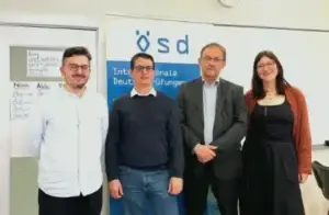 Ambasadori i Austrisë viziton Prizrenin, njihet nga afër me Shkollën e Gjuhëve “URA” dhe historinë e Lidhjes Shqiptare të Prizrenit