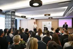 Kurti mori pjesë në inaugurimin e gjeneratës së re të asistentëve për fëmijë me nevoja të veçanta arsimore: Një shoqëri që çmon dijen për të gjithë, prodhon më shumë drejtësi për secilin