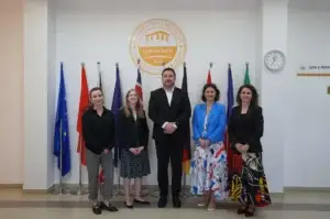 Përfaqësues të Ambasadës së ShBA-së vizituan Universitetin e Prizrenit
