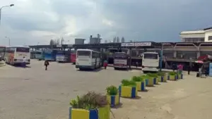 Alarm për mjet shpërthyes në Stacionin e Autobusëve në Prishtinë, policia evakuon zonën