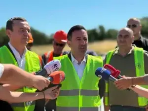 Basha i përgjigjet Ramës: Aksidenti me fatalitet nuk u shkaktua nga rrëshqitja e dheut, po e politizon tragjedinë