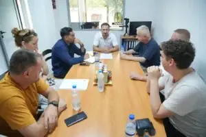 U mbajt takimi informues me gazetarë dhe përfaqësues të mediave në Prizren