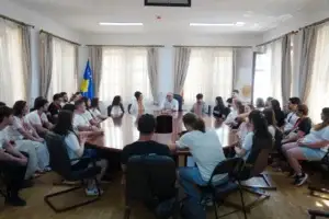 Totaj priti të rinjtë e diasporës që po marrin pjesë në programin “OriginAL”, iniciativë që forcon lidhjet e tyre me atdheun