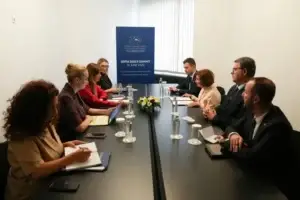 Tuneli Tetovë-Prizren dhe autostrada Bllacë-Shkup, temë e diskutimit ndërmjet Haxhiut dhe Siljanovska-Davkovës
