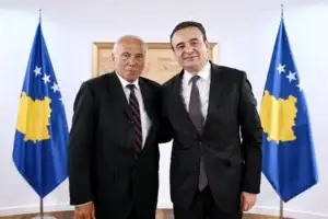 Kurti vlerëson kontributin e Adem Shehit në luftën e UÇK-së