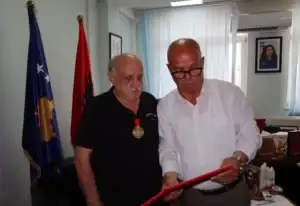 Rexhep Krasniqi nderohet me “Medaljen e Lirisë” në 27-vjetorin e Çlirimit të Rahovecit