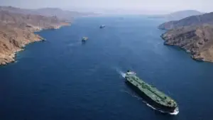 Irani mbyll Ngushticën e Hormuzit, akuzon SHBA-në dhe Izraelin për shkelje të armëpushimit