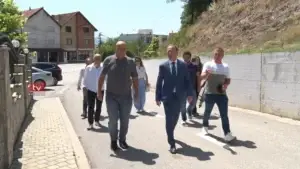 Ambasadori i Suedisë bëri homazhe dhe vizitoi Muzeun e Masakrës në Kompleksin Memorial në Krushë të Madhe