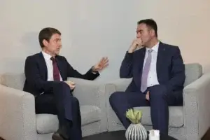Konjufca takon ministrin e Jashtëm të Shqipërisë gjatë Forumit të Dubrovnikut, diskutojnë për koordinim të ngushtë për integrimin në BE