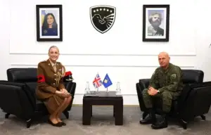 Komandanti i FSK-së priti në takim mirëseardhës atasheun e ri të Mbretërisë së Bashkuar në Kosovë