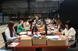 Mbi 7 mijë pako me fletëvotime nga diaspora janë aprovuar, 142 janë refuzuar
