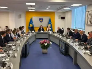 Qeveria ndan 3 milionë euro për Kartonin e Gjelbër për mërgatën