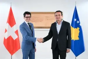 Kurti priti në takim lamtumirës ambasadorin e Zvicrës, e falënderoi për kontributin në forcimin e partneritetit mes dy shteteve