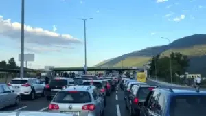 Kolona dhe pritje të gjata në Morinë, qytetarët ftohen të shfrytëzojnë pikat tjera kufitare