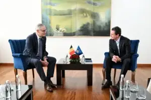 Kryeministri në detyrë Kurti priti në takim lamtumirës ambasadorin e Belgjikës, Cuvelier