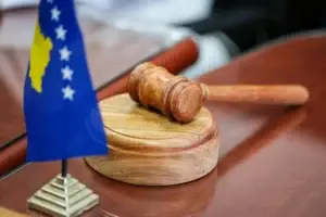 Grabitja e argjendarisë me 3 kilogramë ari, Gjykata e Prizrenit dënon me 7 vjet burg dhe konfiskim pasurie të akuzuarin