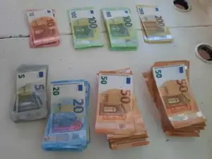 Dogana e Kosovës zbulon rreth 13 mijë euro të padeklaruara në Bërnjak    Dogana e Kosovës ka zbuluar rret