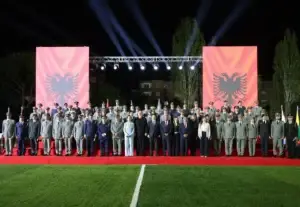 Dhjetë oficerë të FSK-së diplomojnë në Akademinë e Forcave të Armatosura të Shqipërisë